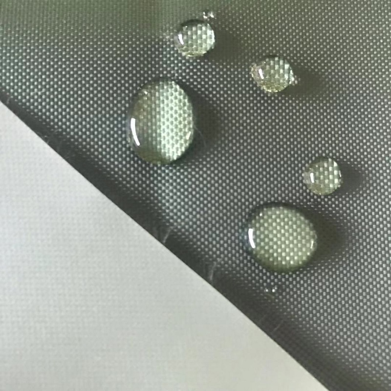 Chất liệu vải Polyester chấm thấm nước