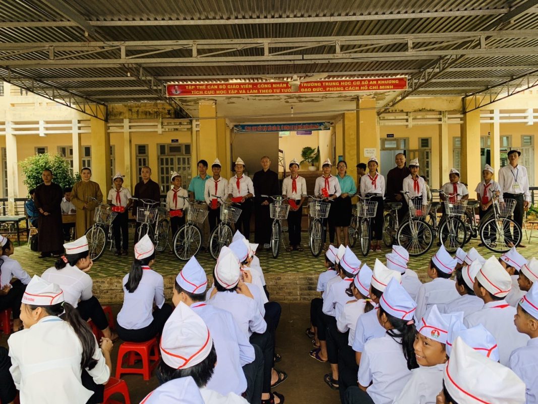 Hình ảnh hoạt động từ thiện Xưởng May balo Thiên Phú