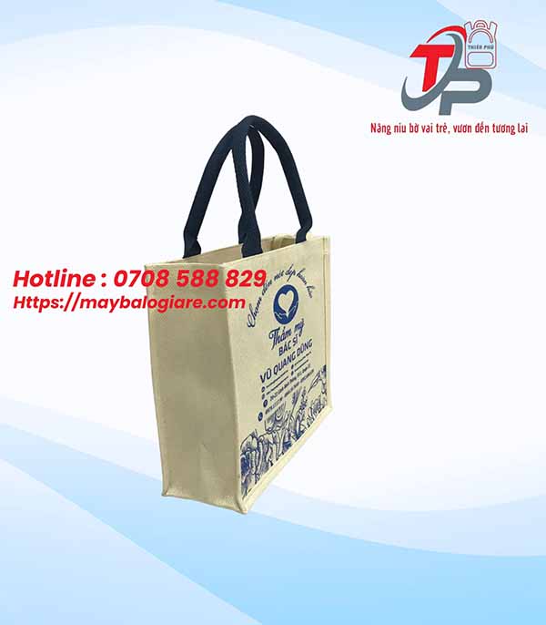 TÚI XÁCH QUÀ TẶNG BÁC SĨ THẨM MỸ VŨ QUANG DŨNG